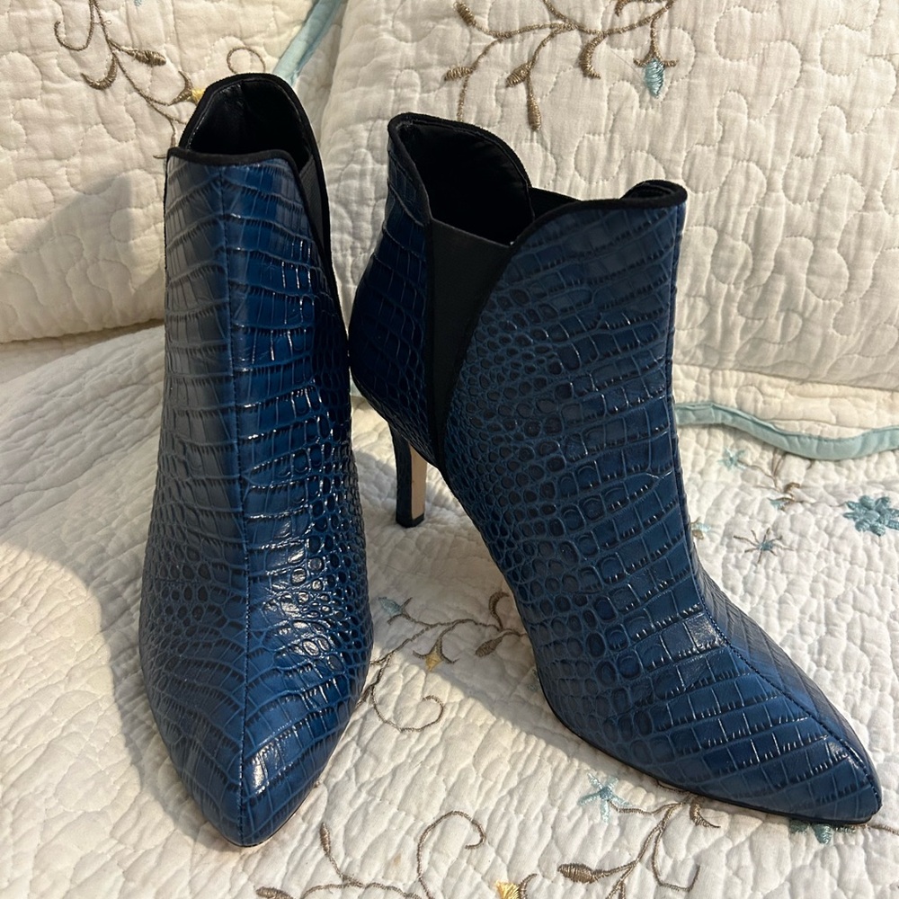 White House Black Market Navy Crocodile Heeled Boots